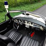 und an einer speziellen Targa-Halterung das Blaulicht installiert.