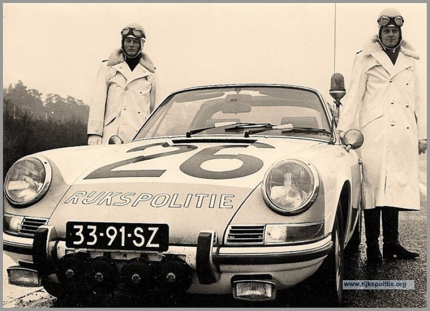 Die weißen Mäuse und ihr Porsche.