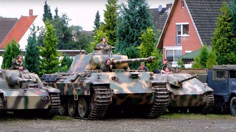 Hauptattraktion sind die Panzer aus dem Zweiten Weltkrieg. Hier: Sturmgeschütz III, Panther und leichter Jagdpanzer Hetzer