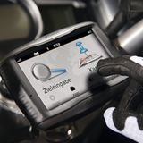 Der große Bruder Garmin Zumo 595 schlägt mit 700 Euro zu Buche.