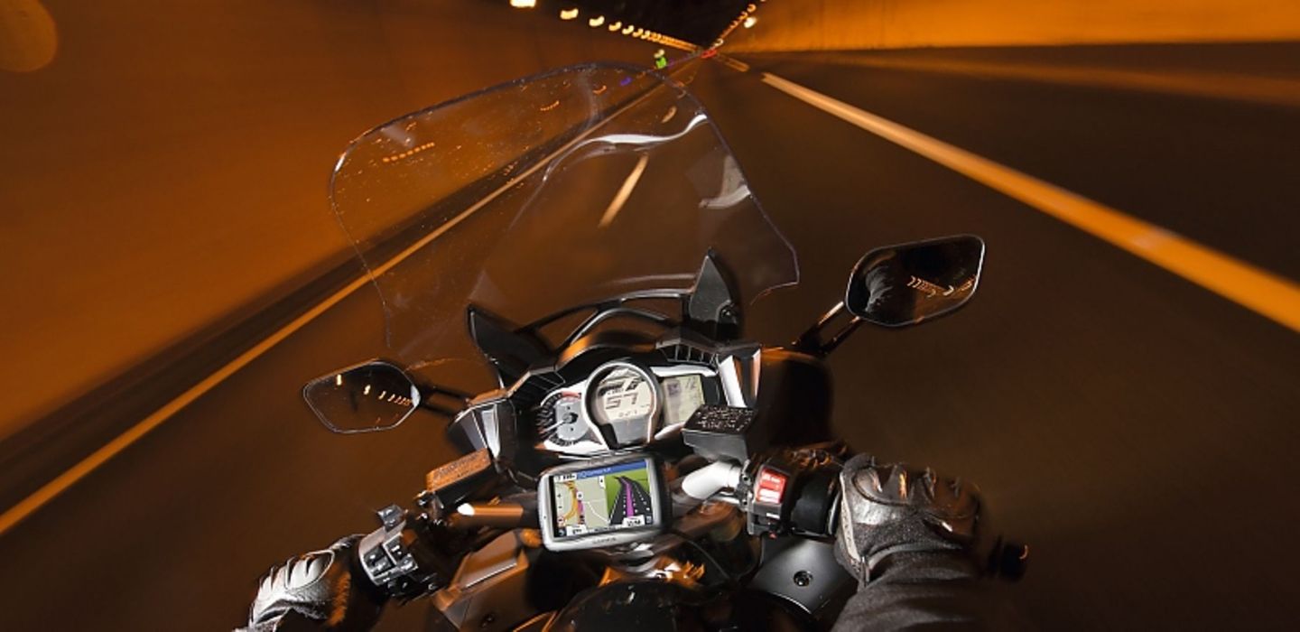 Es ist der Nachfolger des Garmin Zumo 590.