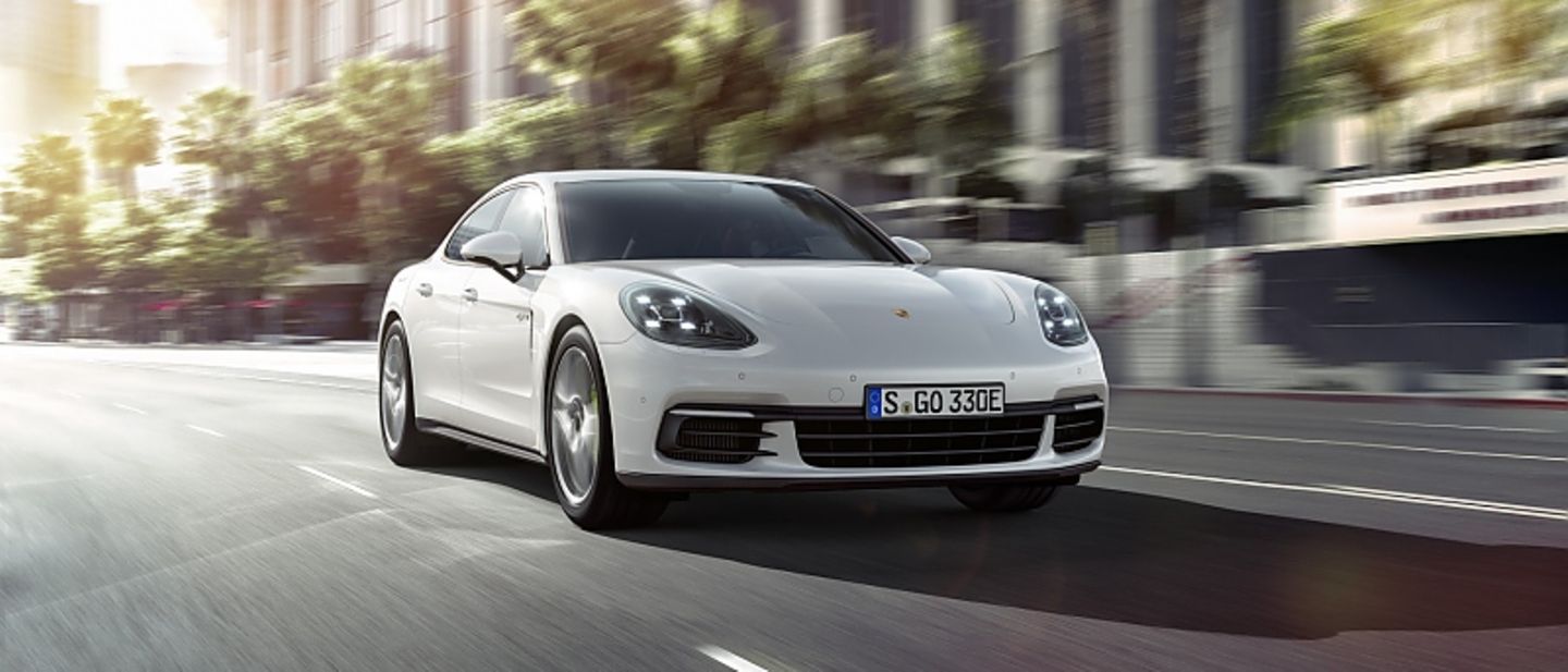 Porsche Panamera 4 E-Hybrid - bis zu 275 km/h schnell