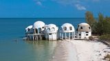 Dome Houses bei Cape Romano, USA