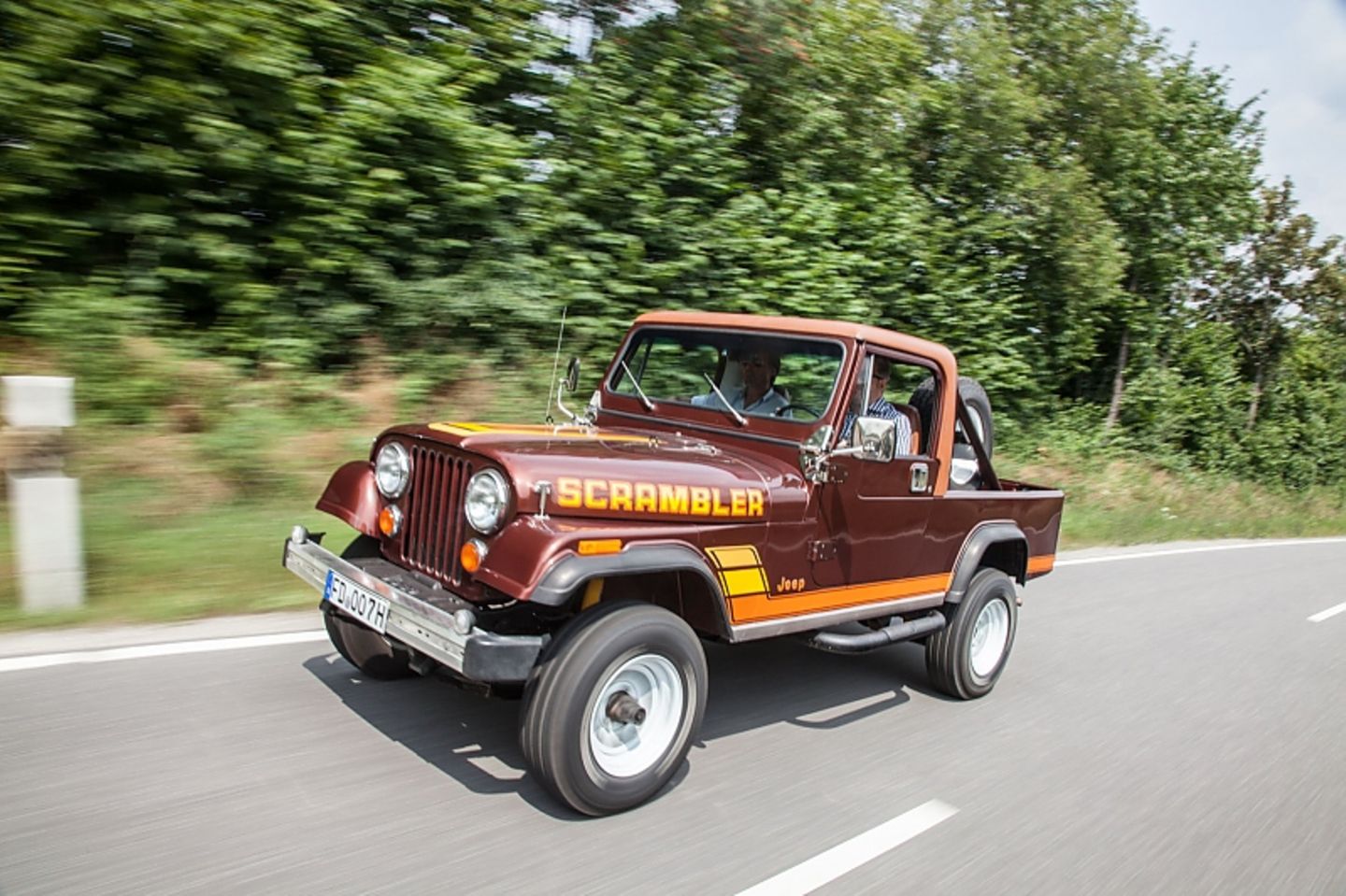Jeep CJ-8 Scrambler - auf der Straße ein Spaßmobil