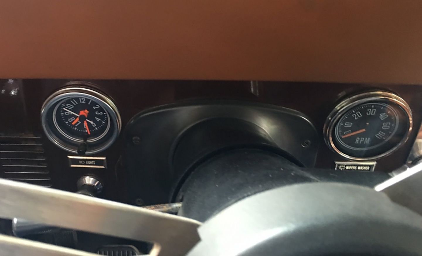 Jeep CJ-8 Scrambler - das Armeemodell hatte noch weniger Instrumente