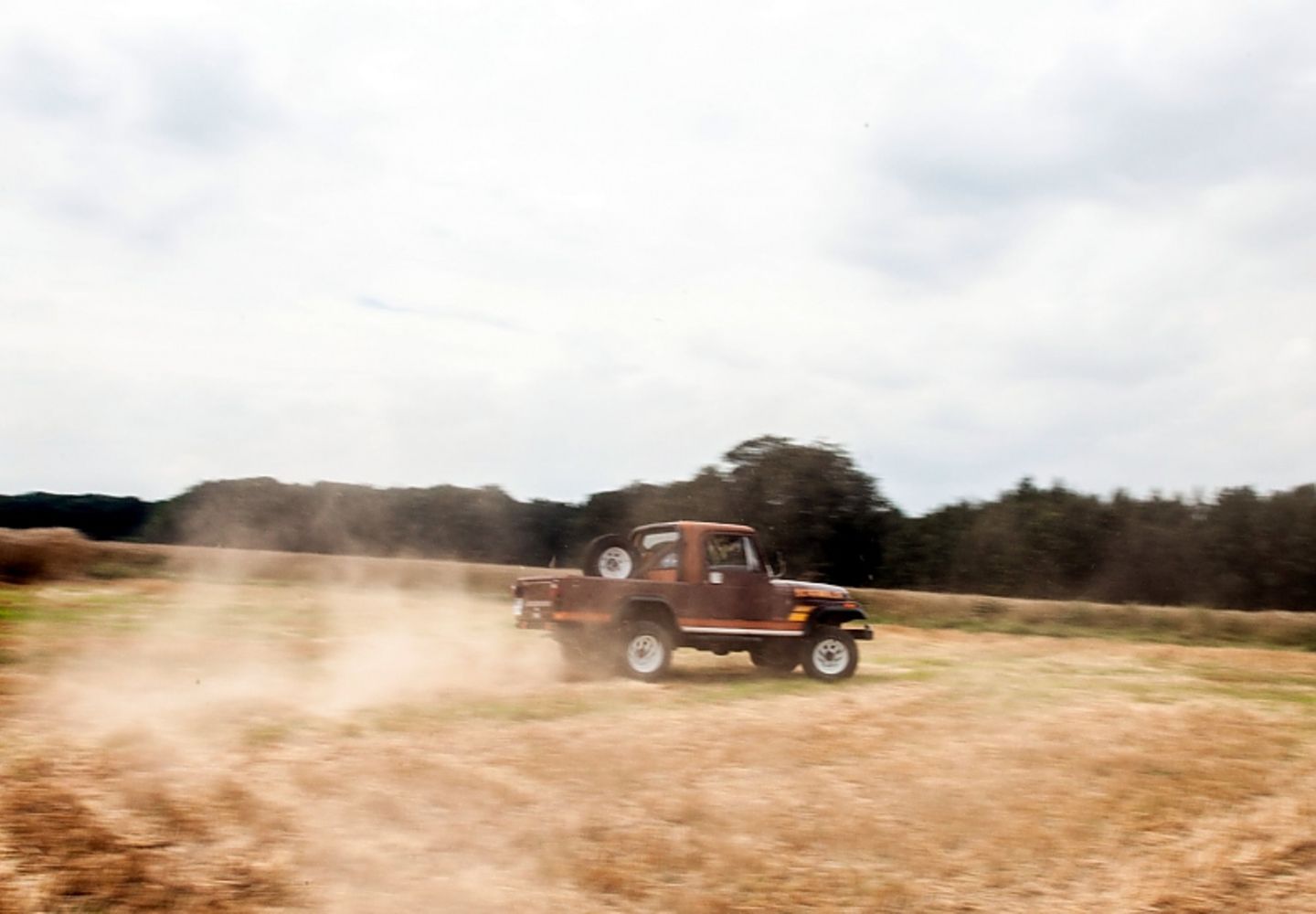 Jeep CJ-8 Scrambler - viel Dampf an der Hinterachse