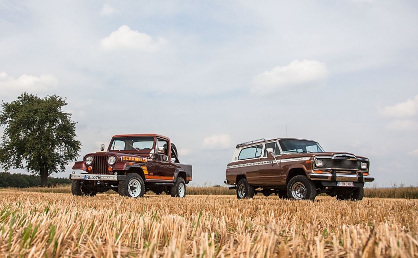 Jeep CJ-8 Scrambler - zusammen mit dem größeren Cherokee