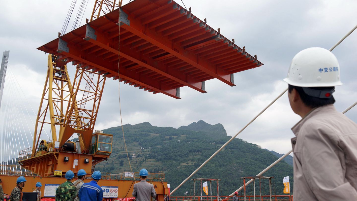 Am 10. September wurden die letzten Module der Brücke eingesetzt