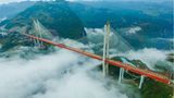 Die Brücke ist Teil einer Autobahn von 3000 Kilometern Länge