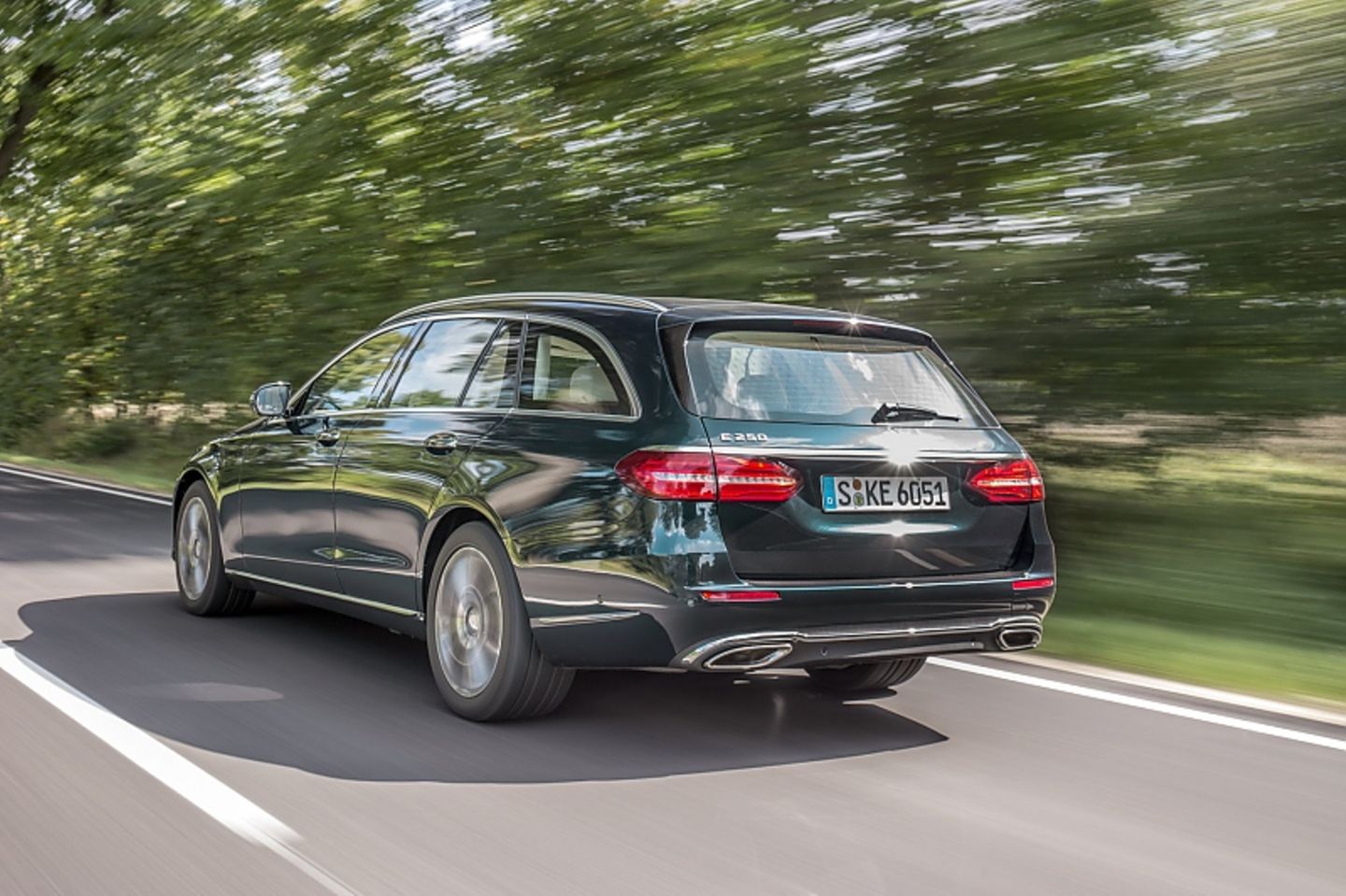 Mercedes E 250 T - ein Konkurrent für BMW 5er und Audi A6