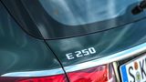 Mercedes E 250 T - der Vierzylinder passt. Es geht aber besser