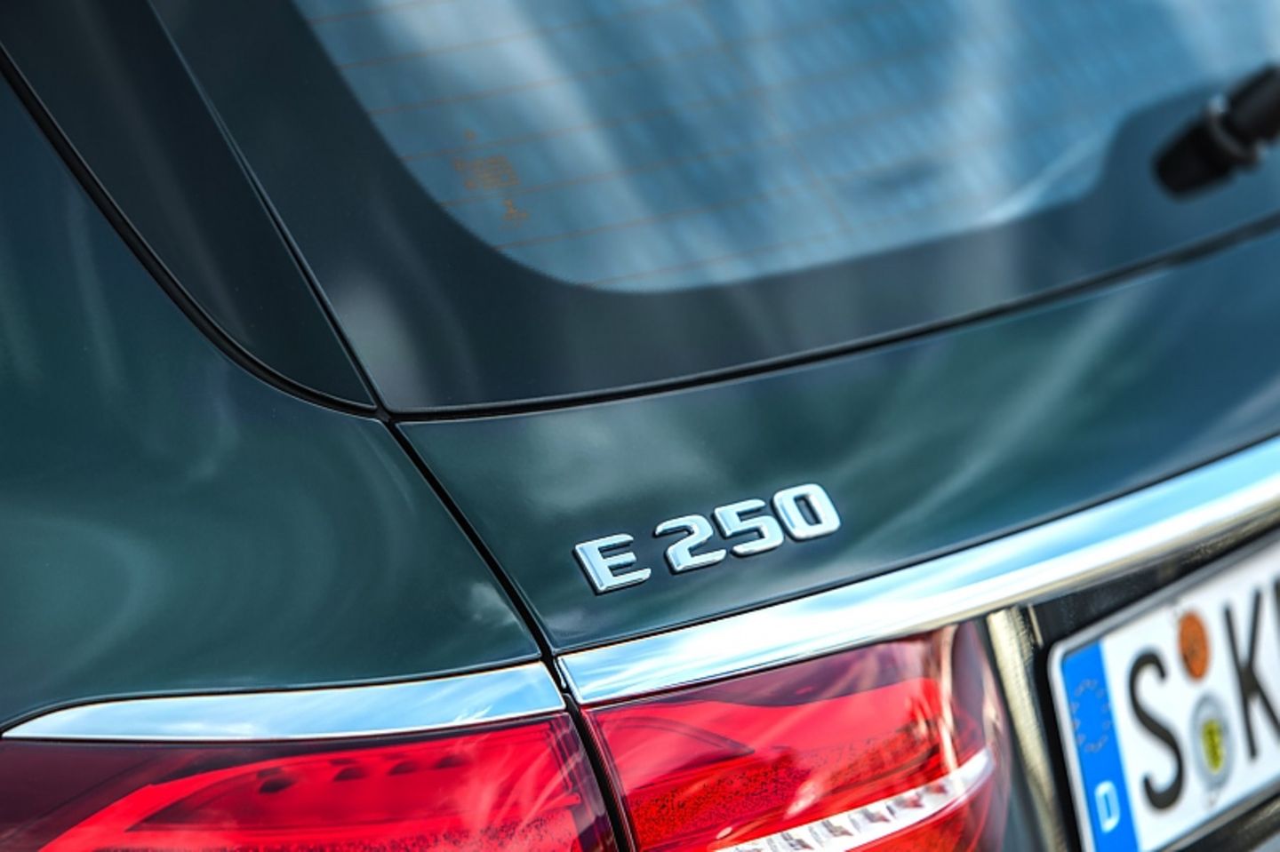 Mercedes E 250 T - der Vierzylinder passt. Es geht aber besser