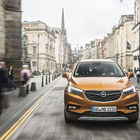Der Opel Mokka X kann jetzt optional mit LED-Scheinwerfer ausgestattet werden