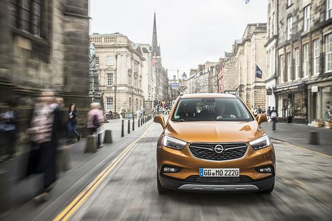 Der Opel Mokka X kann jetzt optional mit LED-Scheinwerfer ausgestattet werden