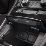 Anschlüsse für Smartphones und andere Geräte sind vorhanden