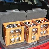 Selbst bei sieben genutzten Sitzen passen noch drei Kästen hinein.