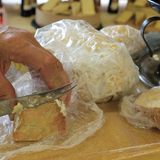 Nach etwa sechs Monaten ist der Mürggel gereift. Er ist erst kräftig und intensiv, im Abgang brennt er am Gaumen.    Seit etwa 15 Jahre produziert Peter Glauser diesen Käse. Der Mürggel wird auch auf dem Borough Market in London verkauft. Prinz Charles kam sogar schon in den Genuss dieses Käses als er dem Markt in London einen Besuch abstattete. Sein Urteil: Es schmeckte ihm.