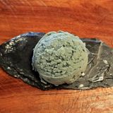 ... Blauschimmelsporen, die im Frischkäse enthalten sind, sorgen dafür, dass das Blaue Hirni seinem Namen auch gerecht wird. 