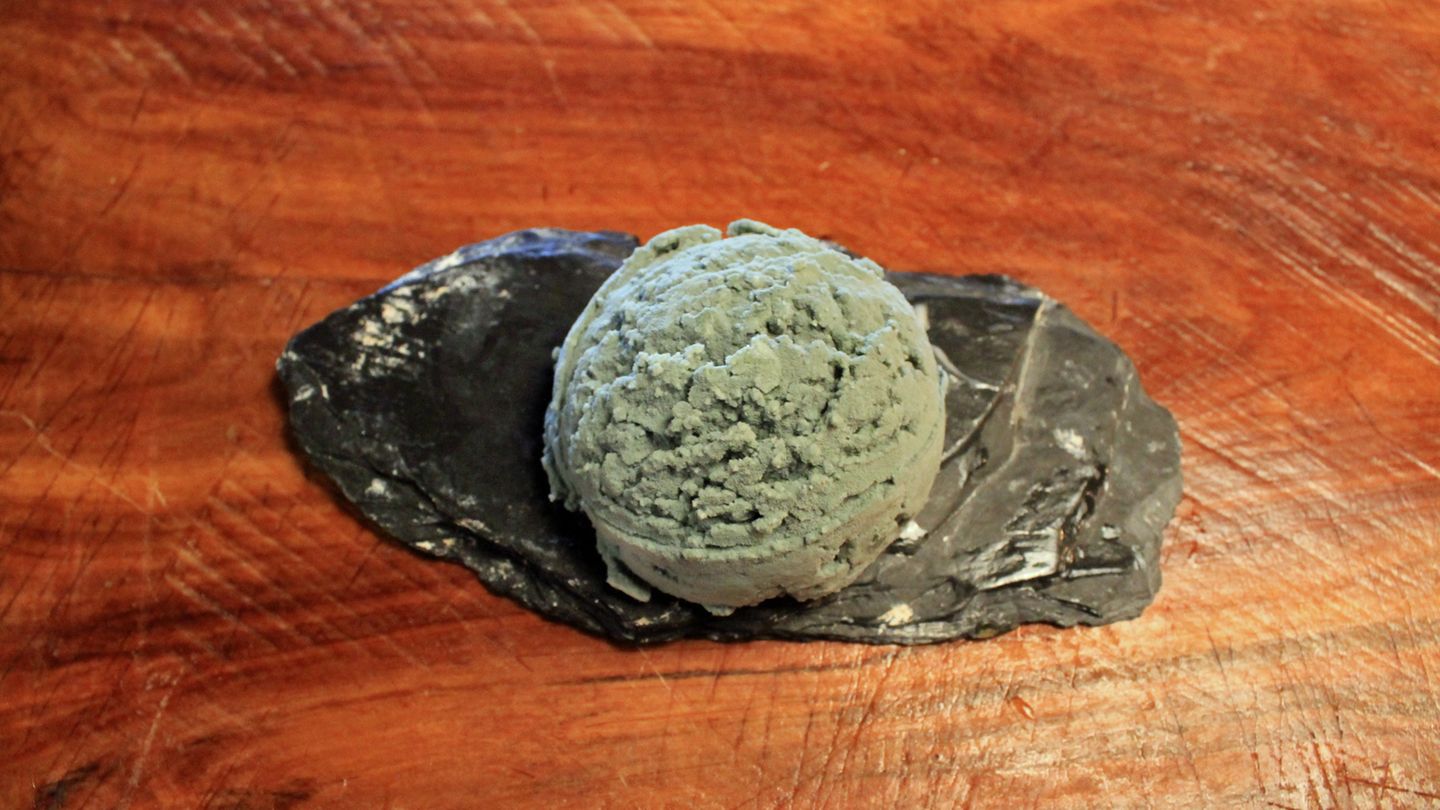 ... Blauschimmelsporen, die im Frischkäse enthalten sind, sorgen dafür, dass das Blaue Hirni seinem Namen auch gerecht wird. 