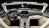 Das Cockpit des Mercedes AMG GT Roadster