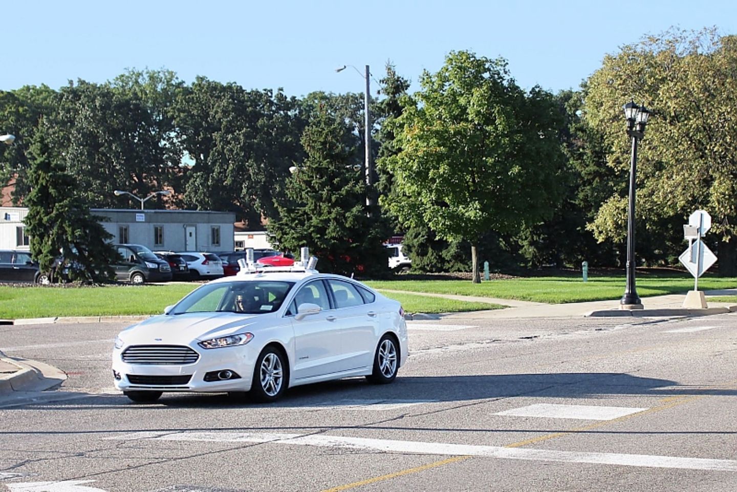 Ford will auf dem eigenen Campus 2018 einen Shuttle Service mit autonomen Fahrzeugen anbieten