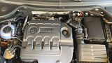Der Zweiliter-Diesel im Seat ist knurrig