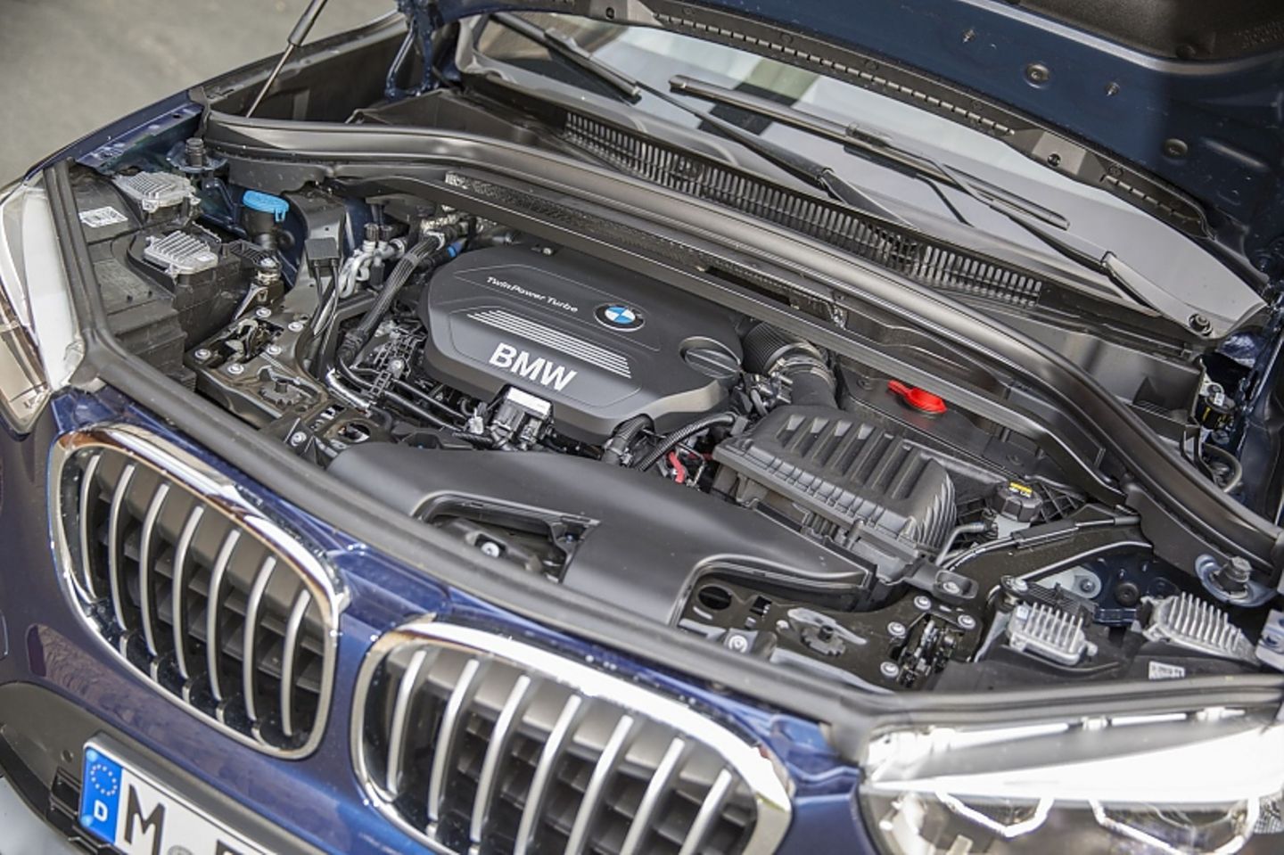 Auch der BMW-Diesel macht aus seiner Anwesenheit keinen Hehl