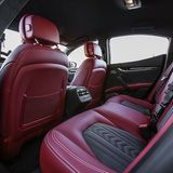 Hinten ist Platz für fünf Personen.