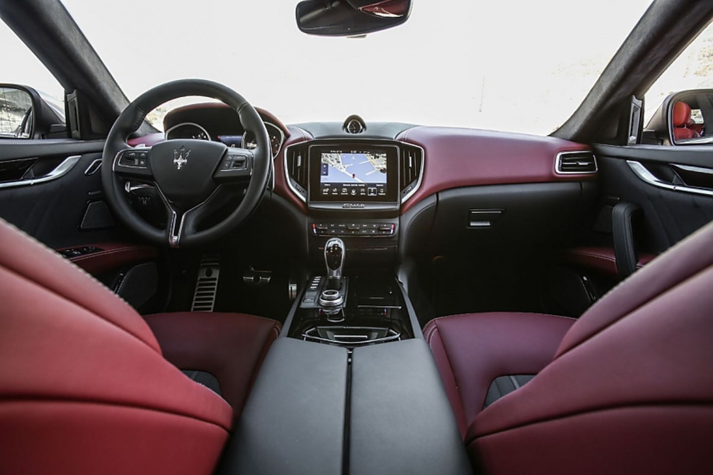 Das Cockpit des Maserati Ghibli.