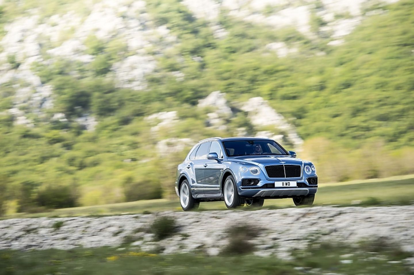 Das macht ihn zum weltweit schnellsten Luxus SUV mit Dieselmotor.