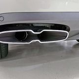 An drei Dingen ist der Diesel zu erkennen: 1. Twin-Quad Auspuffrohre.