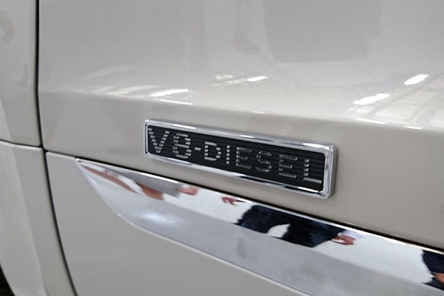 2. V8-Diesel-Emblem an der Seite.