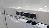 2. V8-Diesel-Emblem an der Seite.