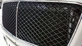 3. schwarzer Kühlergrill.