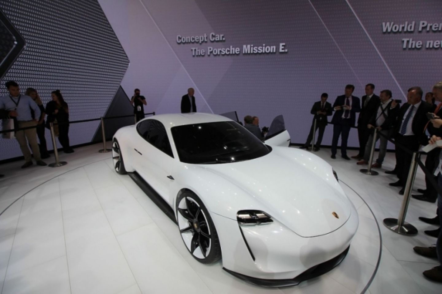 Der Porsche Mission E wird voraussichtlich 2018/19 in Serie gehen