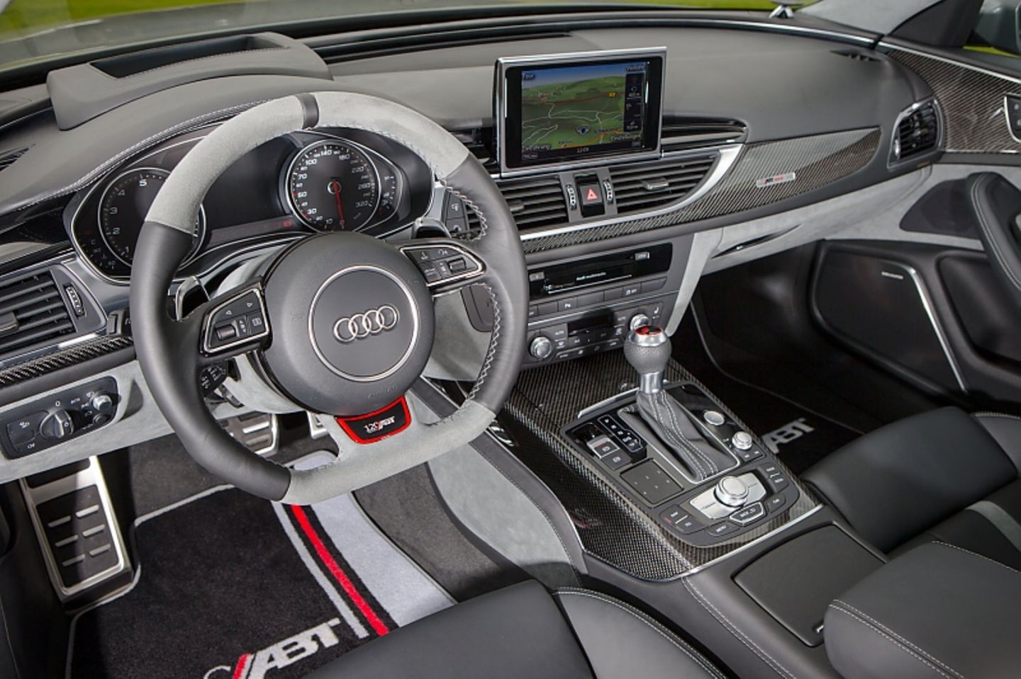 Der edle Innenraum des Abt Audi RS6 1 of 12