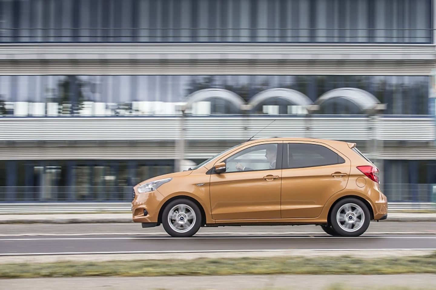 Mit einer Länge von 3,93 Metern ist der Ford Ka+ kürzer als der Kia Rio und der Dacia Sandero