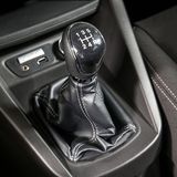 Die Fünfgang-Schaltung hilft, die Lethargie des Triebwerks zu kaschieren