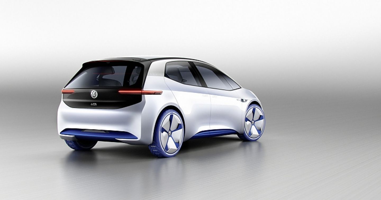 Die Konzeptstudie VW I.D. auf dem Pariser Automobilsalon 2016 soll eine Parallellinie vom VW Golf eröffnen