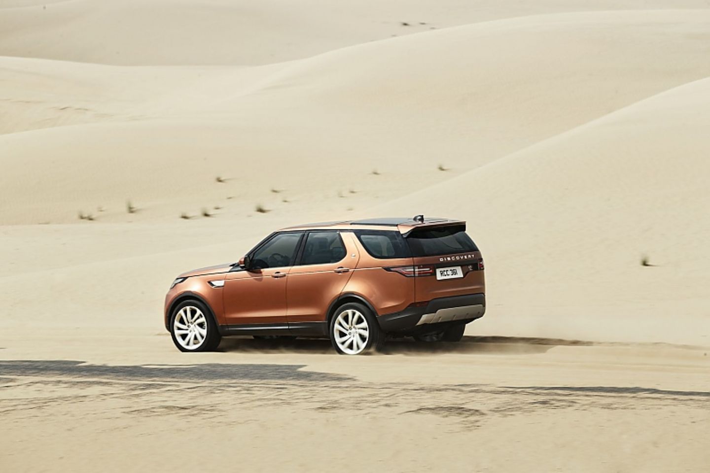 2.500 Liter Gepäck passen in den neuen Land Rover Discovery 5 hinein.