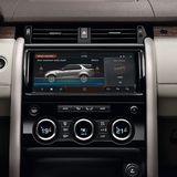 Die Infotainmentzentrale des neuen Land Rover Discovery 5.