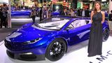 Girls auf der Paris Auto Show 2016 GLM G4