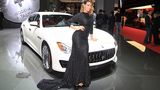 Girls auf der Paris Auto Show 2016 Maserati Quattroporte