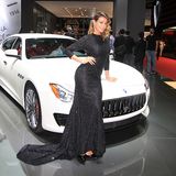 Girls auf der Paris Auto Show 2016 Maserati Quattroporte