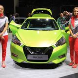 Girls auf der Paris Auto Show 2016 Nissan Micra