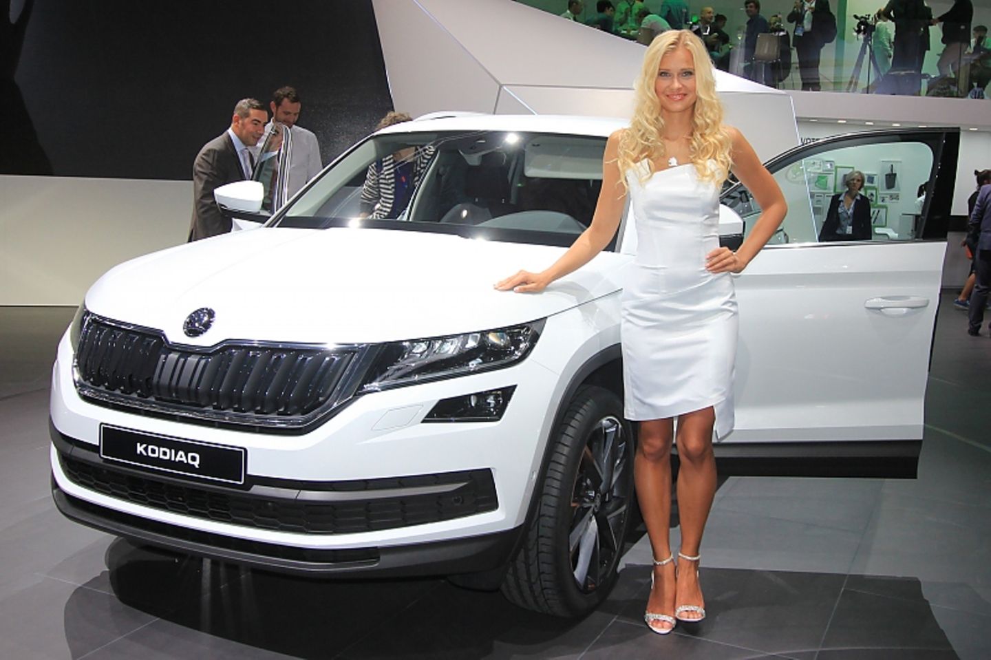 Girls auf der Paris Auto Show 2016 Skoda Kodiaq (2)