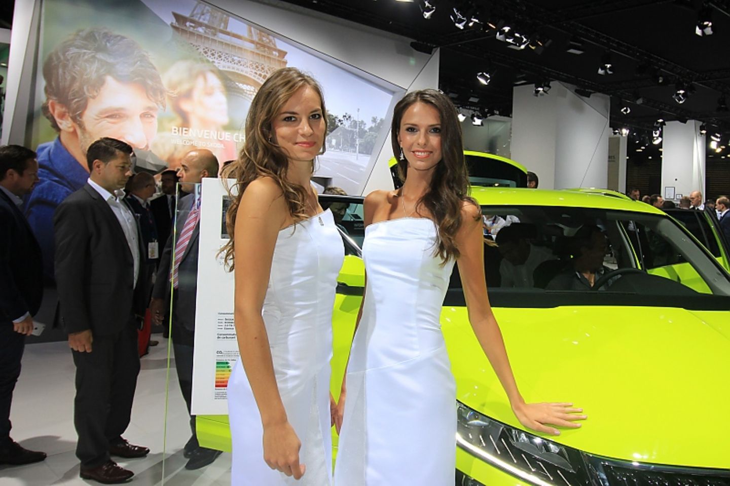Girls auf der Paris Auto Show 2016 Skoda Kodiaq (3)