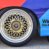 Die Reifen verschwinden fast in den Radläufen