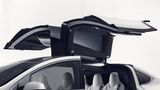 Tesla Model X P 90 D - die Türen öffnen langsam nach oben