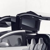 Tesla Model X P 90 D - die Türen öffnen langsam nach oben